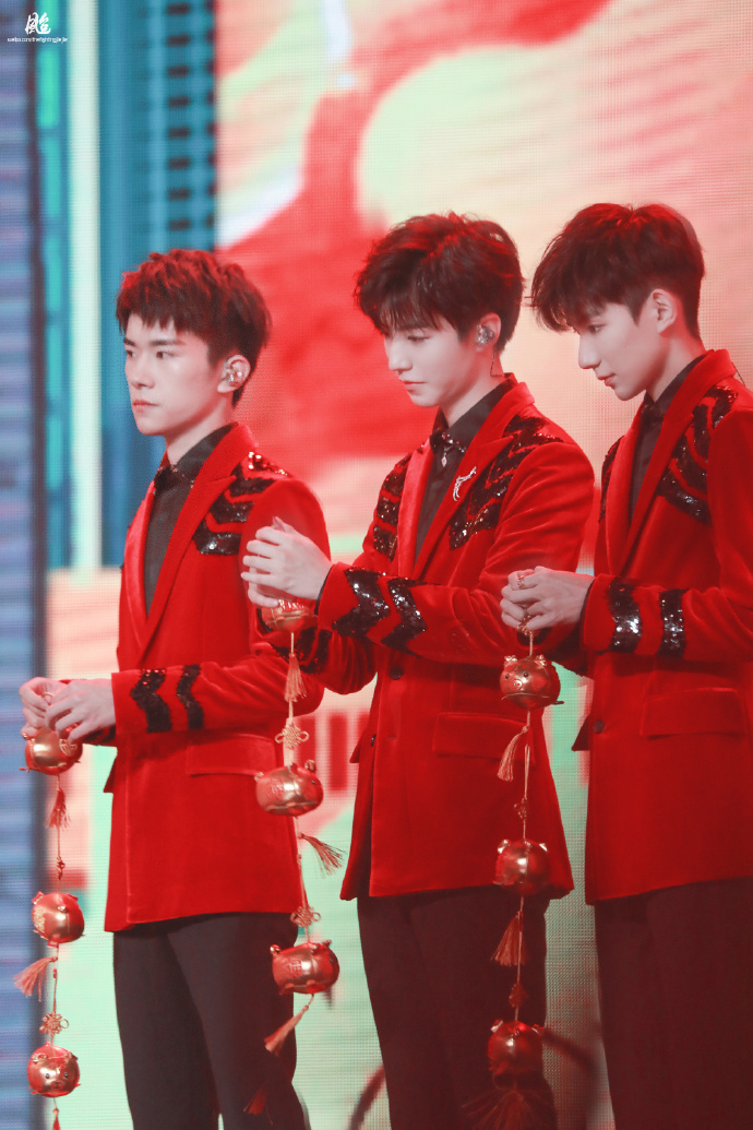 tfboys春晚亮大招,书法剪纸才艺技能爆棚,添福宝男孩就是这么刚