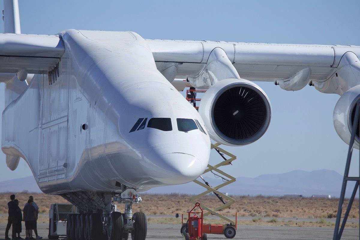 它是世界上最大的飞机,需要专门修建它的机场,仓库都要专门修