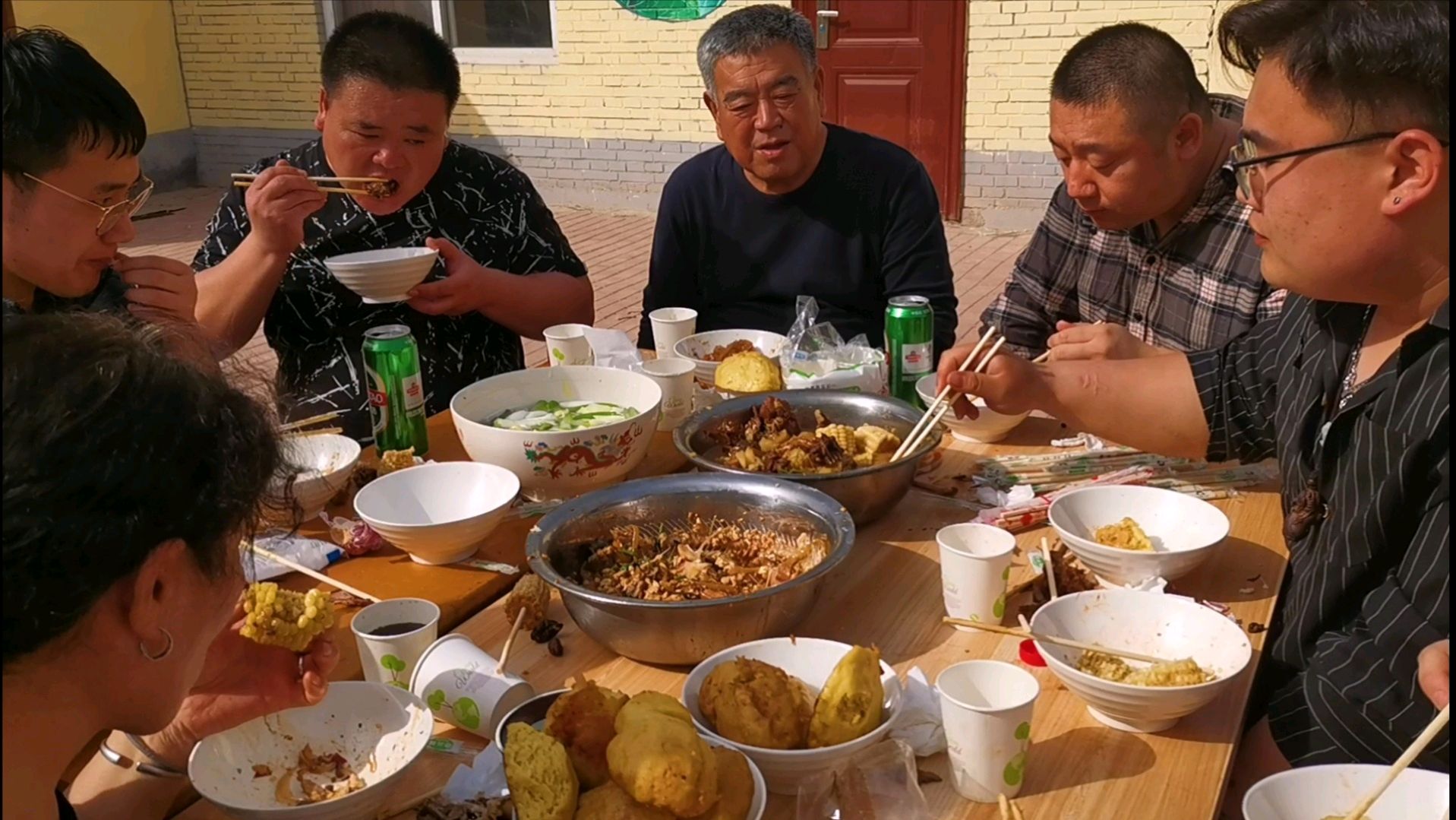8斤重农家散养大鹅,大鹅炖土豆,10来个人吃得劲