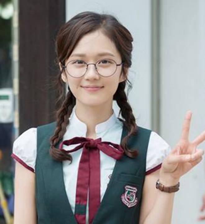 韩国女星张娜拉,早期出席活动照:一袭浅蓝色短裙,很养眼