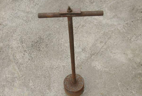 手工煤球机,过去几乎家家户户都开始用煤球,就需要生产很多的煤球