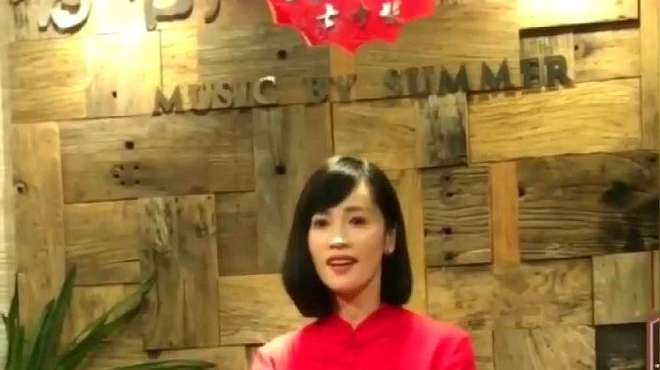 [图]美女翻唱歌曲《一瞬间》，歌声轻快愉悦！