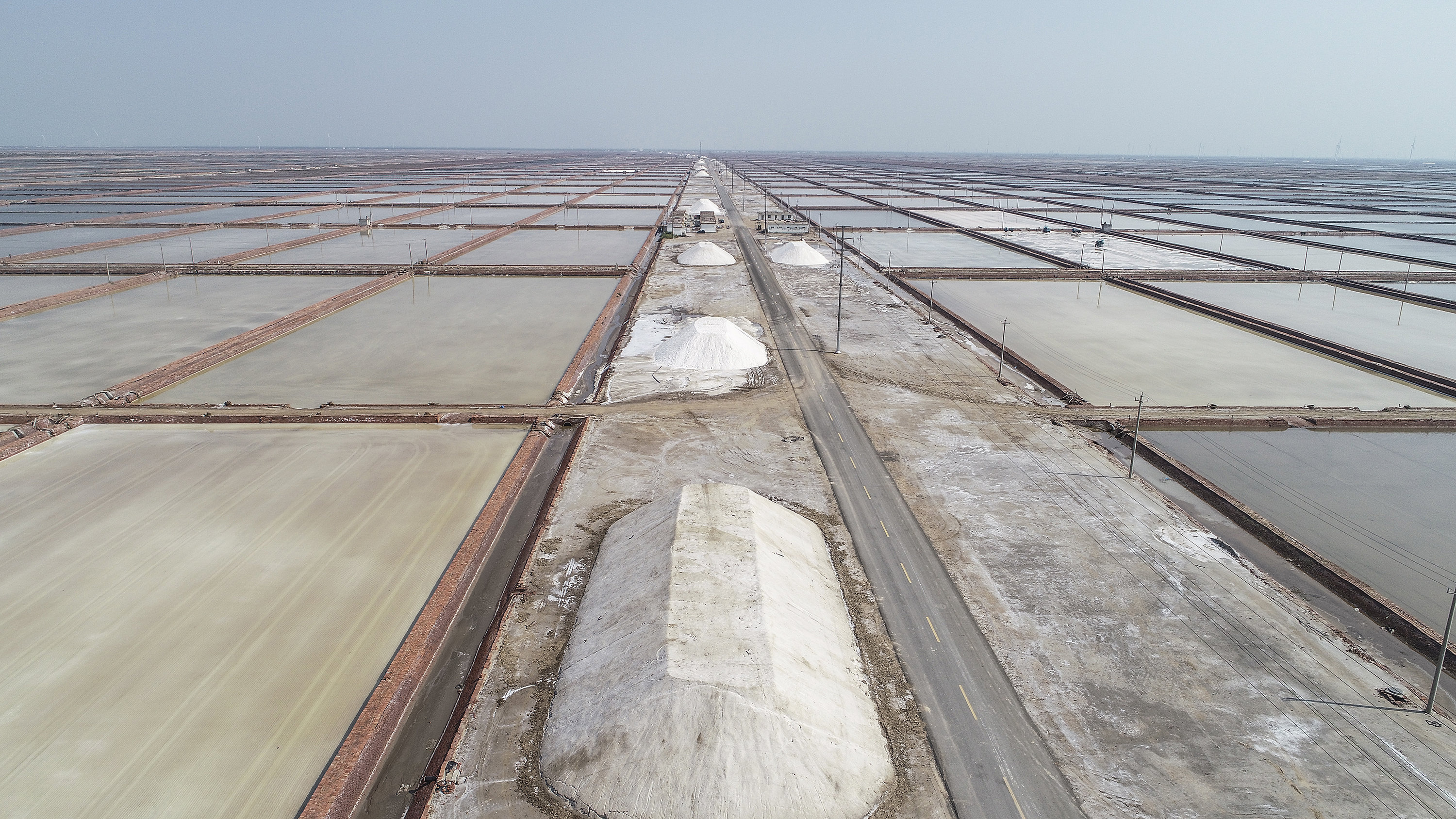 山东滨州:60万亩海盐田历年最好,金秋十月喜获丰收