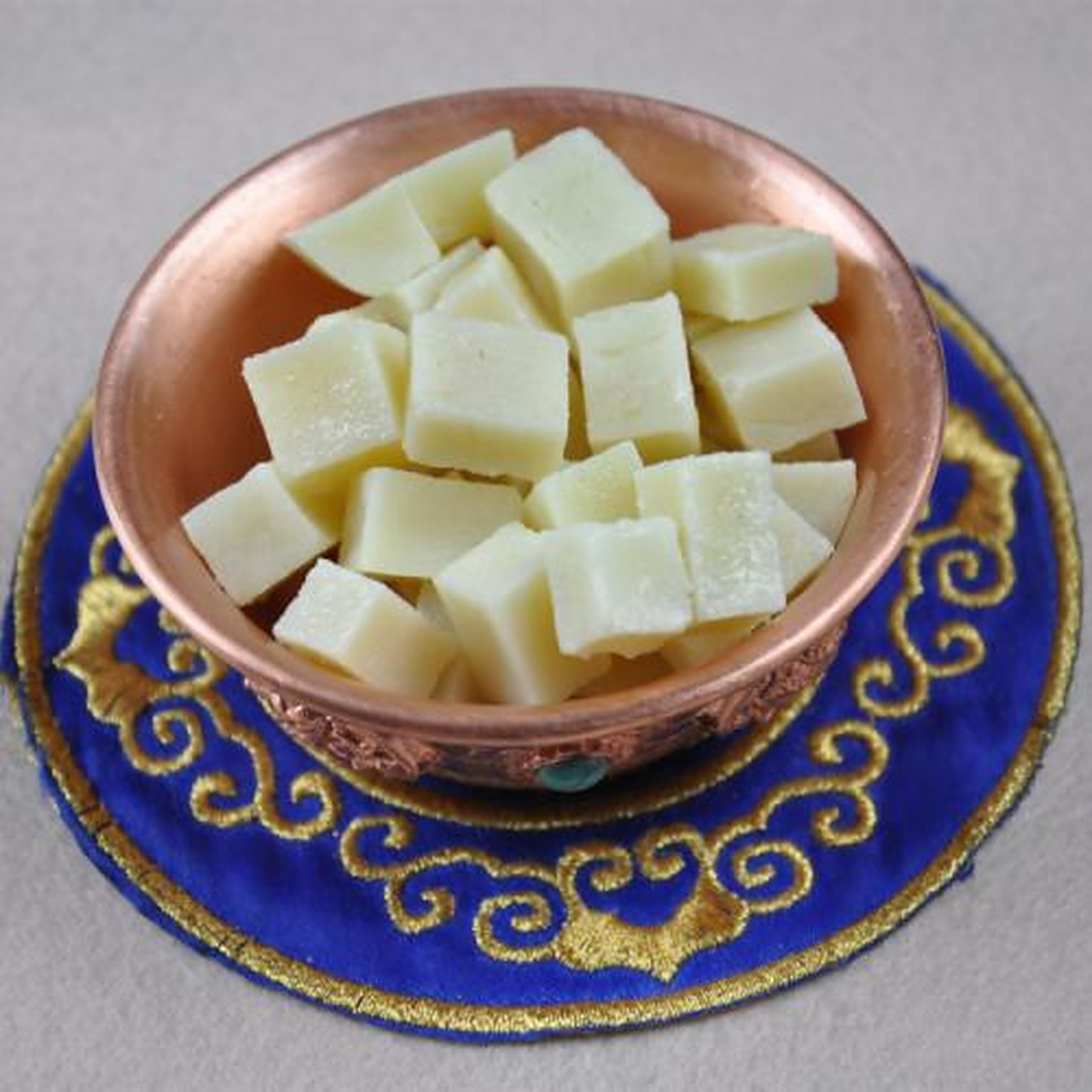 城市小吃地图#奶豆腐,蒙古语称"胡乳达",是蒙古族牧民家中常见的烫