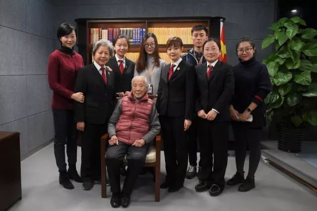 百岁老人忆往昔,倪征燠介绍她进法院【斑斓 · 钩沉】