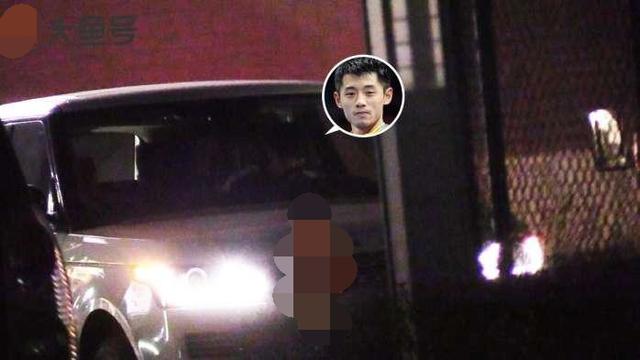 体坛小王子张继科与娱乐圈新贵景甜车内激吻!恋情曝光你看好吗?
