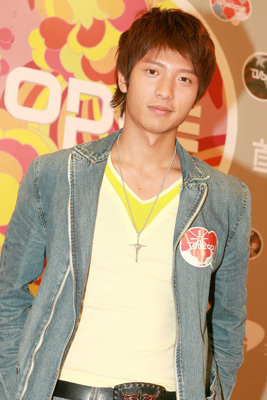 高钧贤参加完香港先生后加入了 tvb,但从始至终都没被捧过,从来没有做