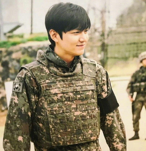 李敏镐更新微博,分享寸头照片一点儿也不受裴秀智恋情影响