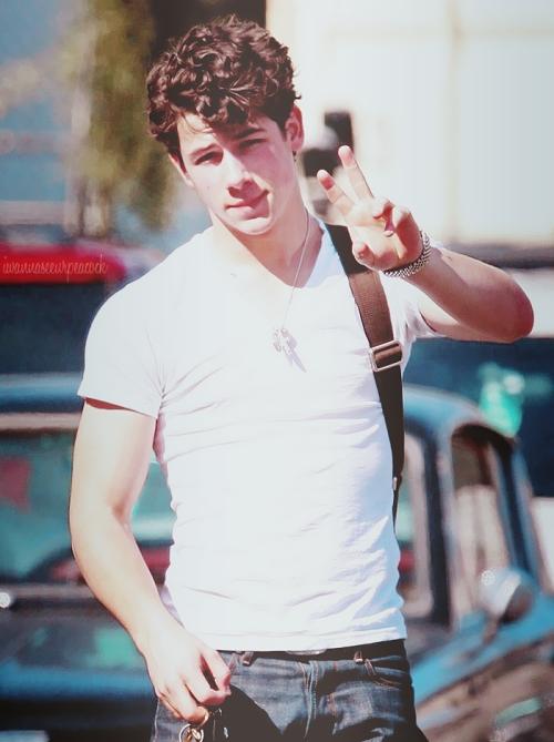 美国著名演员:尼克·乔纳斯遭八卦网站黑客泄露的手机裸体照片!