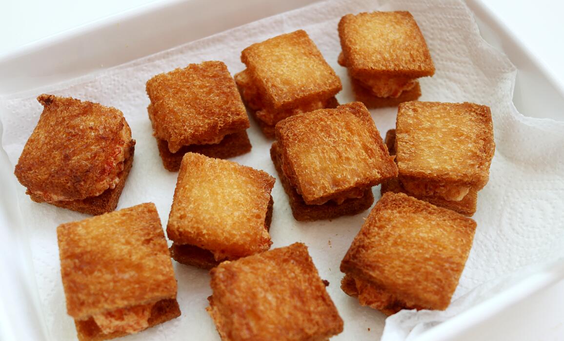 面包虾做法,面包中夹杂着虾仁的中国式吐司