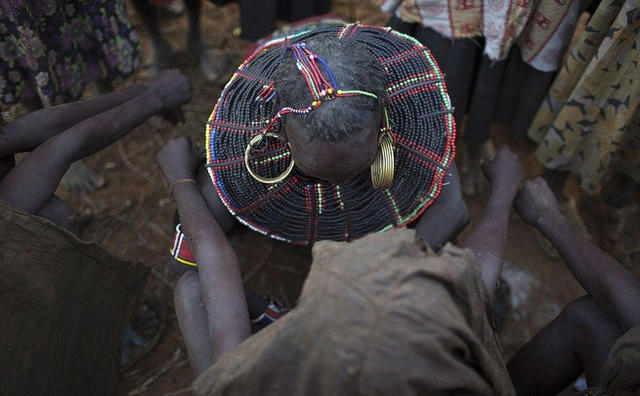 实拍肯尼亚女孩畸形割礼:一场噩梦与心酸