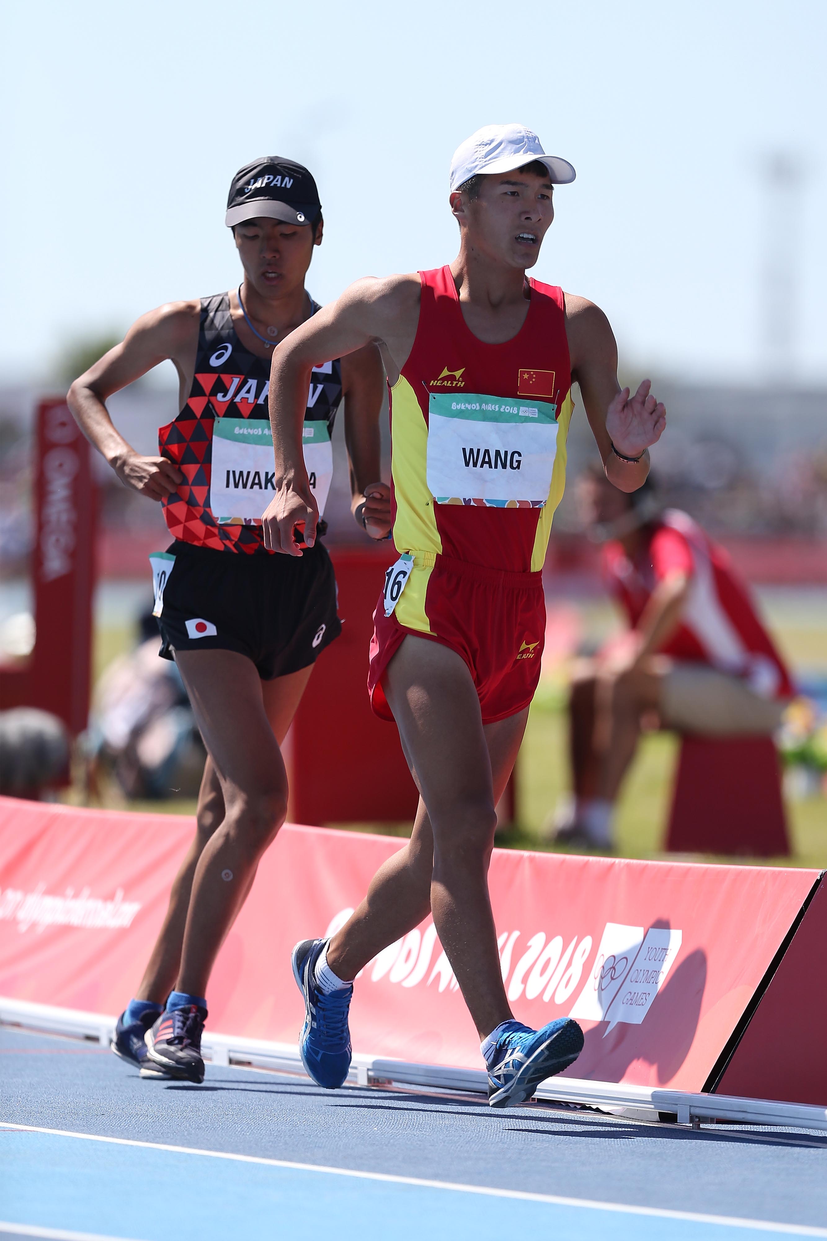 田径——男子5000米竞走:中国选手王欣被判犯规(1)