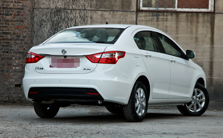 车身造型新颖的东风风神a30,符合年轻人审美,回头率相当的高!