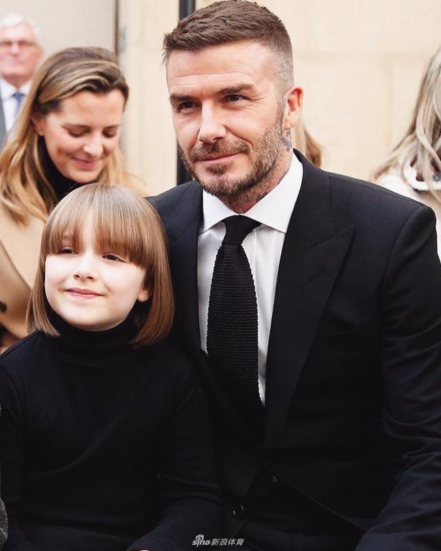 小七又换新发型,波波头加上高级脸很女神,果然像贝嫂一样时尚!