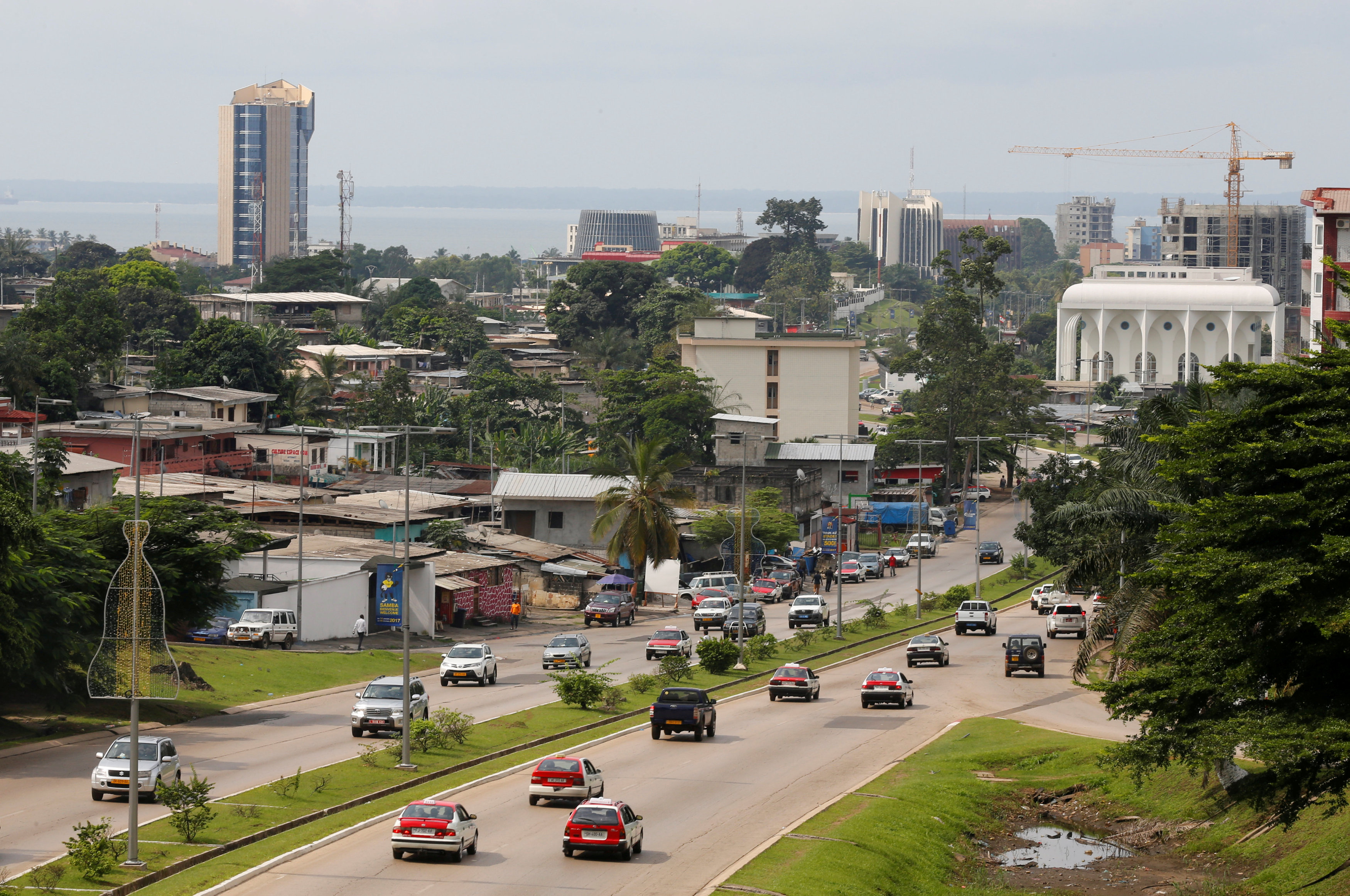 加蓬军人声称发动政变