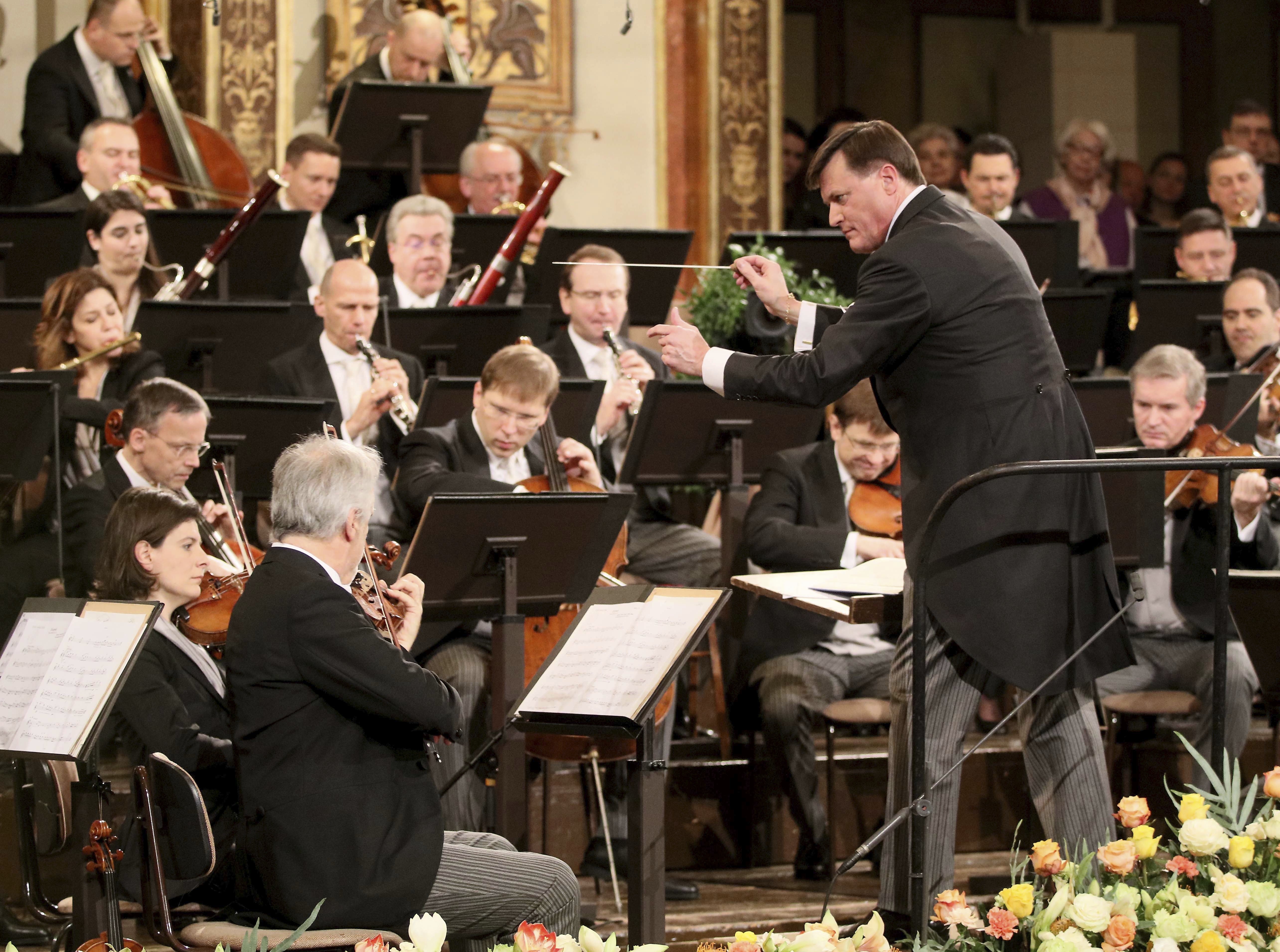 (19)维也纳新年音乐会举行预演