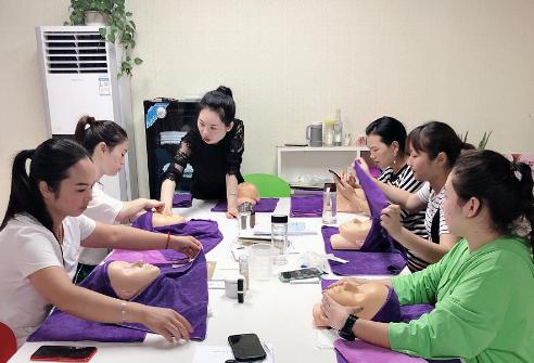 英媚儿中药面膜加盟培训技术为天然美容需求而生