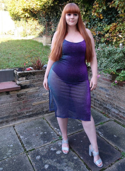 欧美大码女星晒度假照,网友:她是气质与魅力并存的大码女星