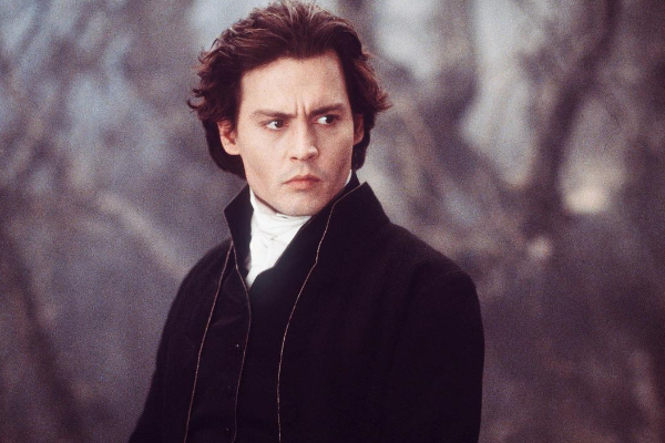 《理发师陶德》是德普2008年的一部作品,他饰演了一个为家人复仇的"恶