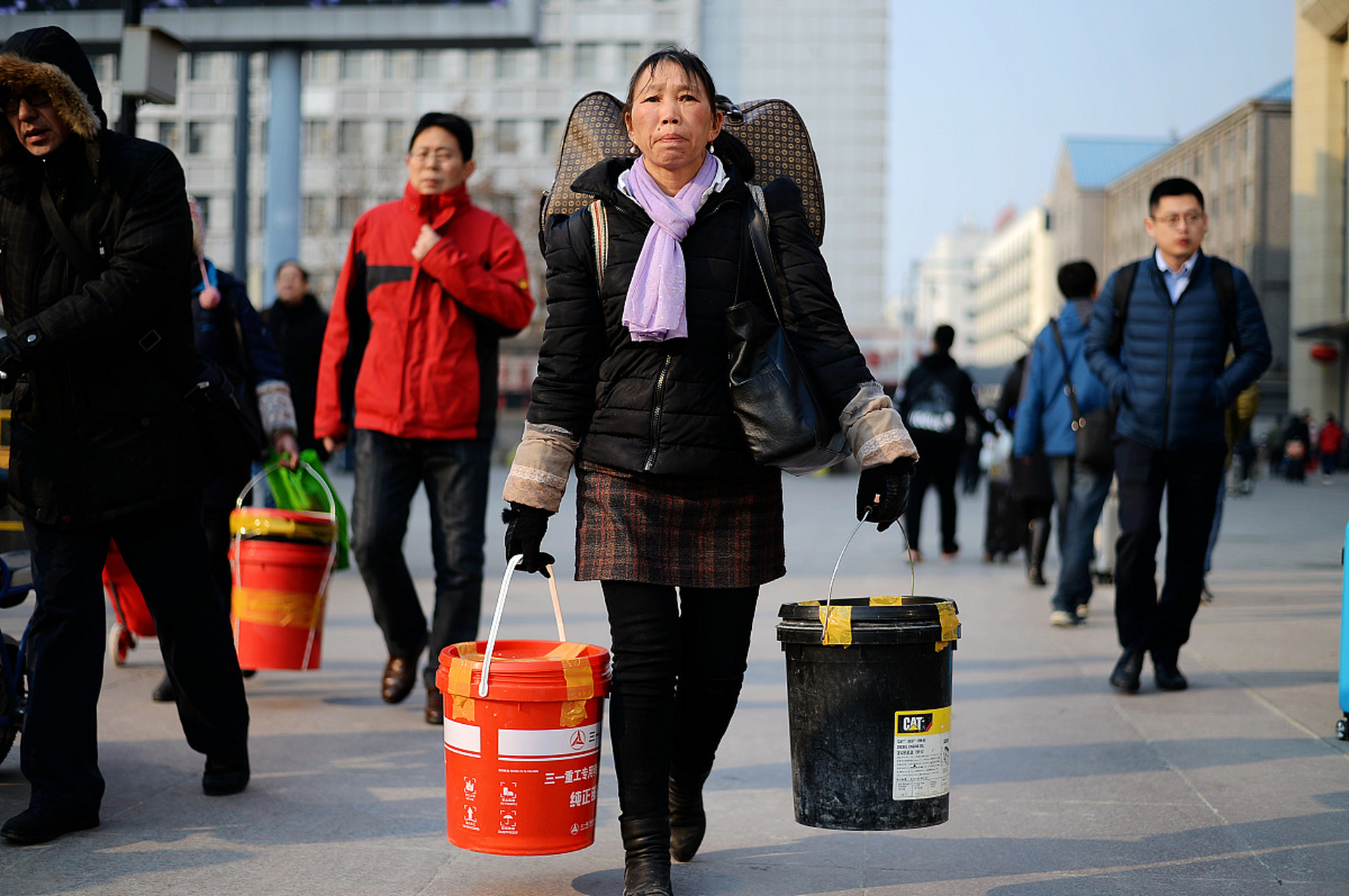 为什么工地提桶跑路一定要带上红桶?