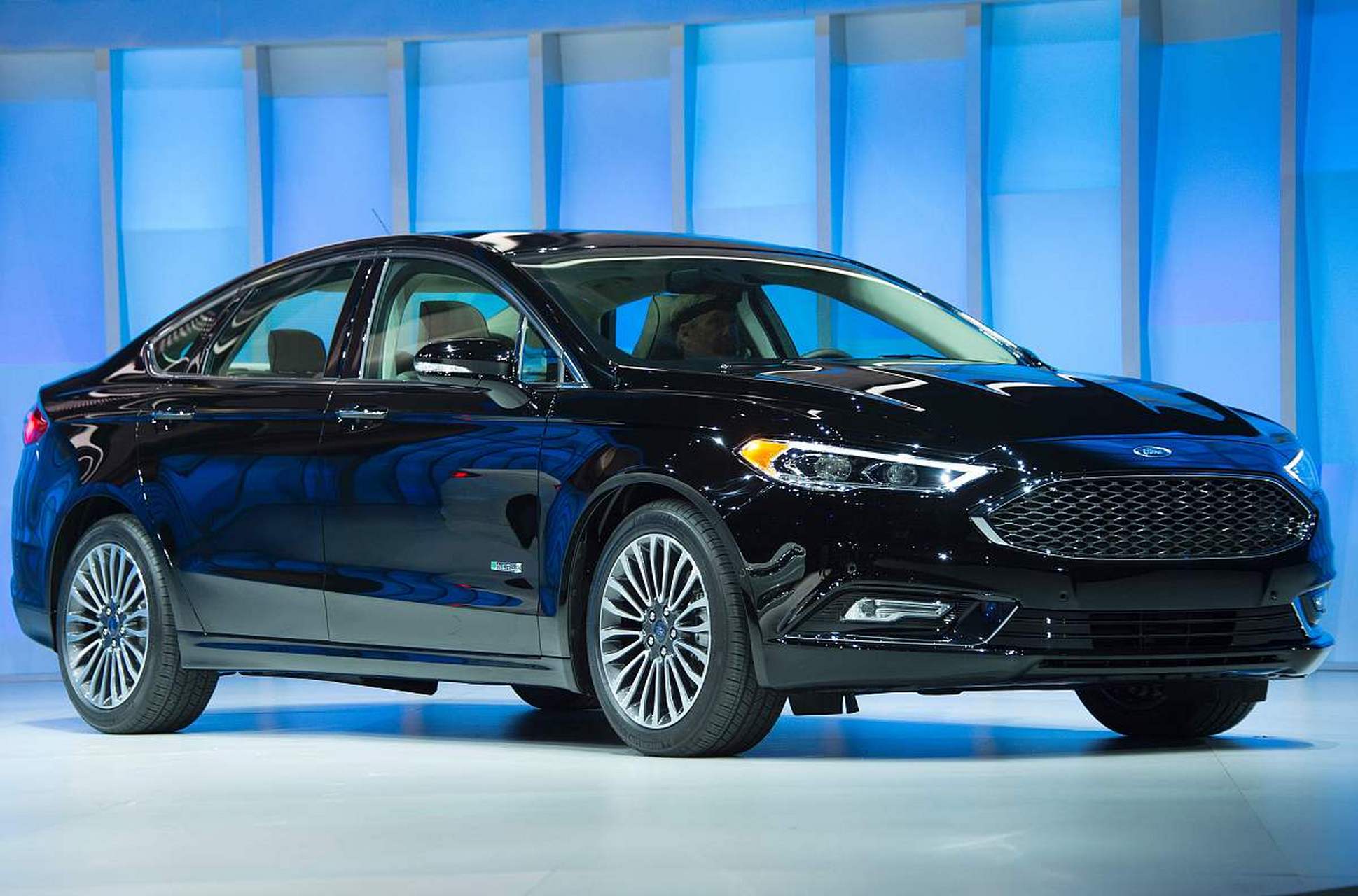 2022款福特蒙迪欧是福特汽车公司推出的一款中型豪华轿车.