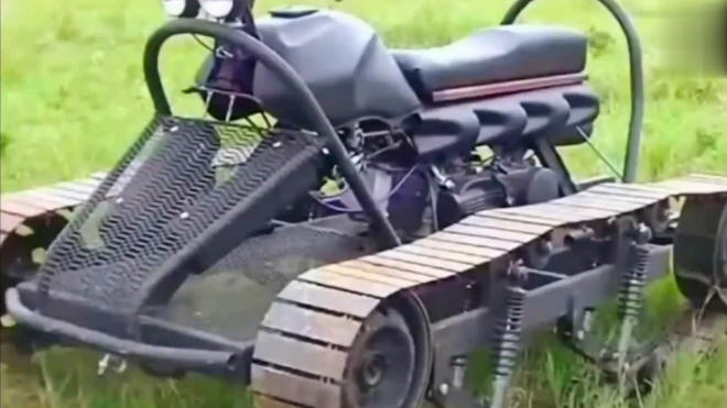 高手在民间,农民把摩托车拆了焊上履带改装成的履带摩托车,跑起来