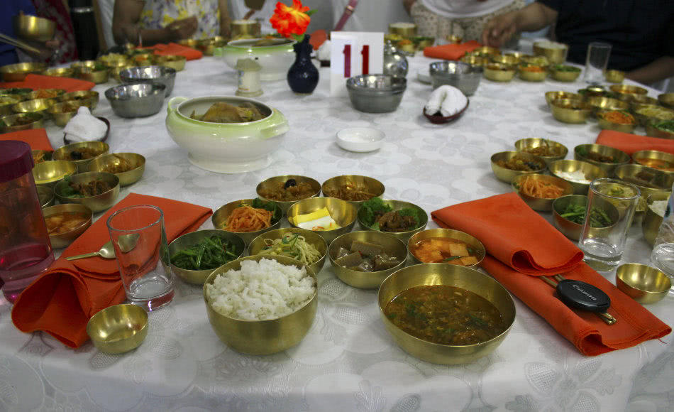 朝鲜用来招待外宾的美食,花样很多但是分量不是很足!