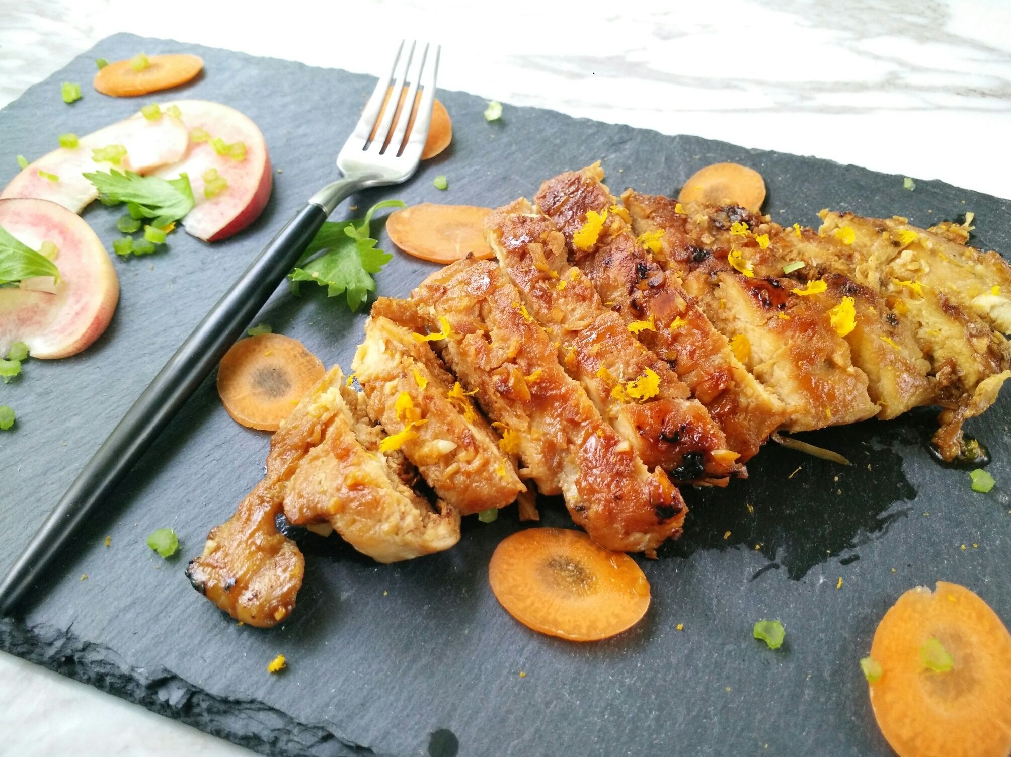 甜甜的蜜汁,浓浓的蒜香,香蒜蜂蜜煎鸡扒,吃一口就爱上了!