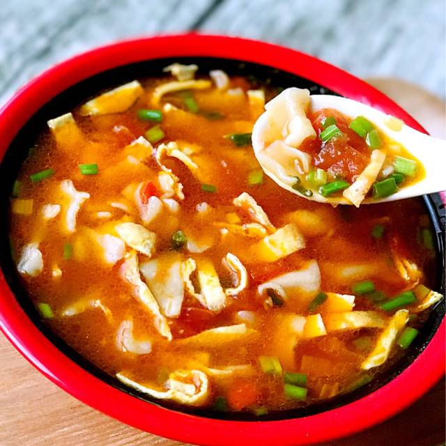 西红柿鸡蛋揪面片,汤鲜味美,一碗都不够吃