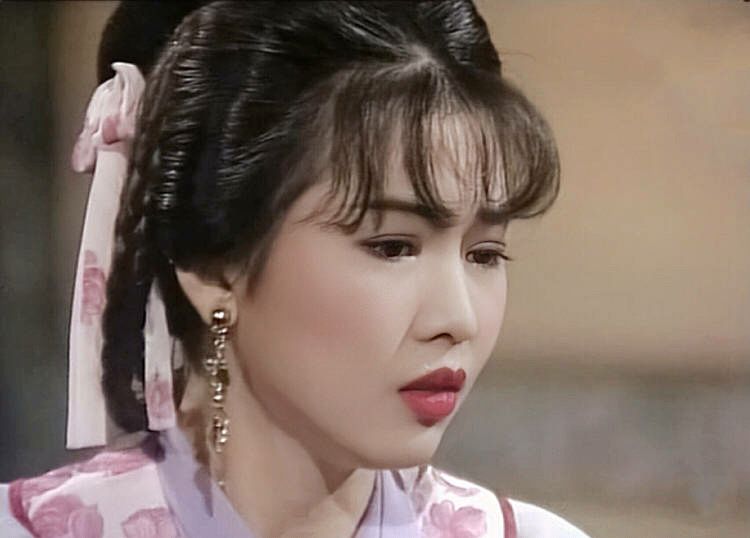 《风之刀》中18岁的蔡少芬长相真是好青涩,她的双眼皮更是有特点