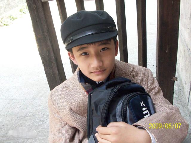 95后知名演员与母亲吸毒,一同被抓!这妈比苏大强可恨100倍!