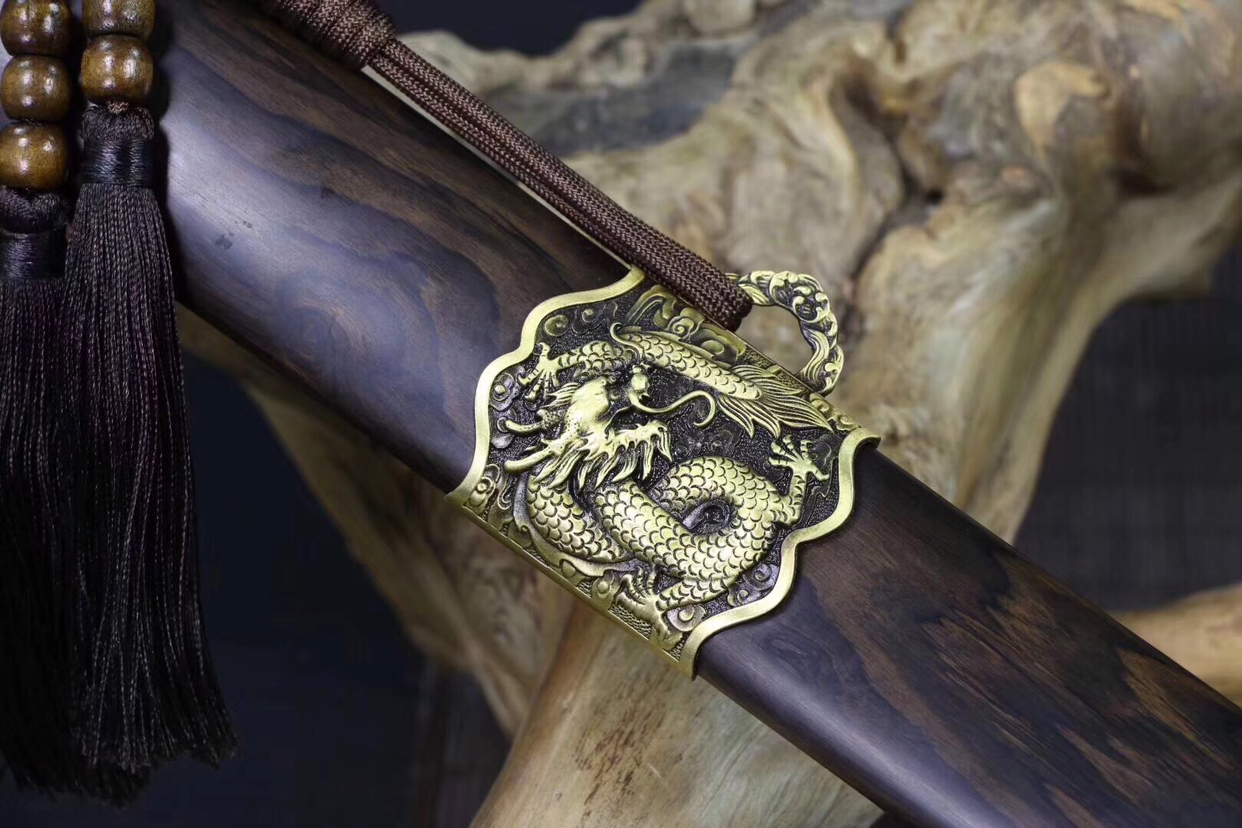 4cm   刃厚:1cm    .重约:2.4千克    硬度:60hrc  .