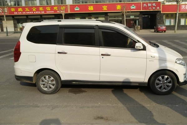 五菱宏光16款 1.5l 改款s舒适型,奥迪的优越感,奔驰的商务感