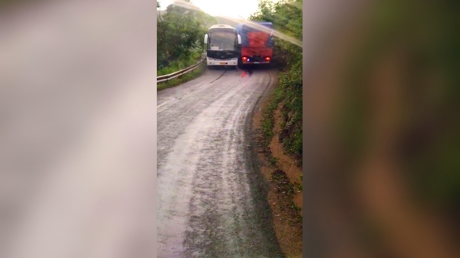 这路,会车是真不容易啊!