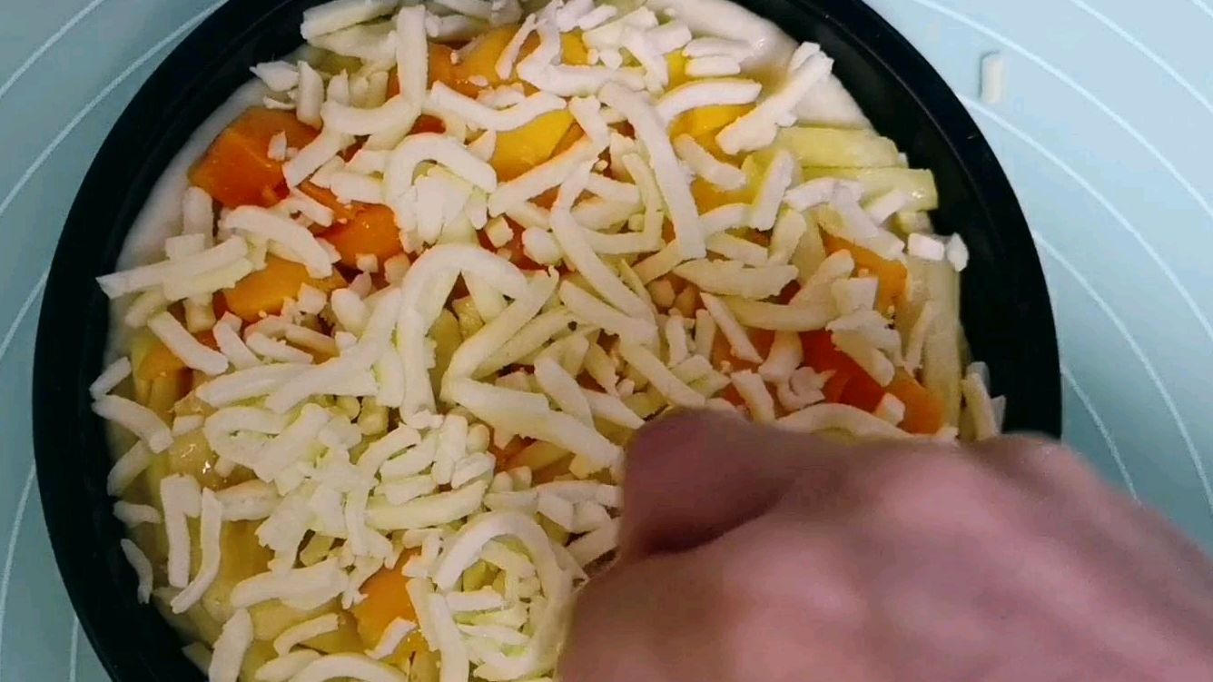 在家就可以做出比外面还好吃的水果披萨,简单又美味