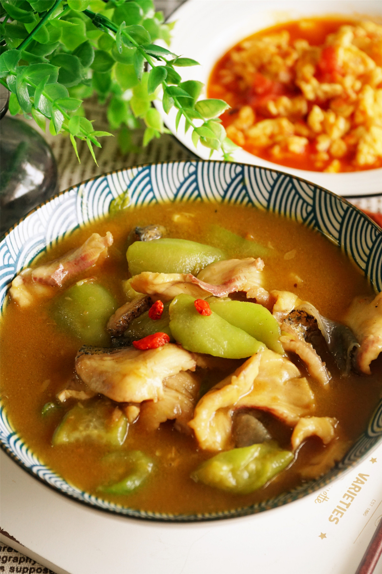 丝瓜和它搭配真是绝配,浓香爽滑,我家每周都要吃,汤汁都不剩