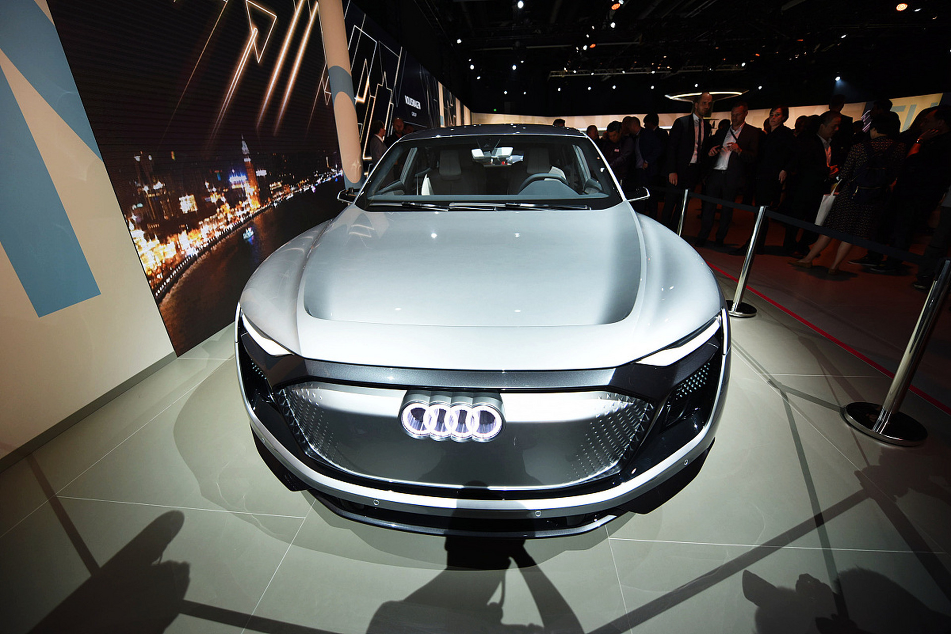 奥迪pb18车型是一款概念电动超级跑车,最新的动态是该车型于2018年