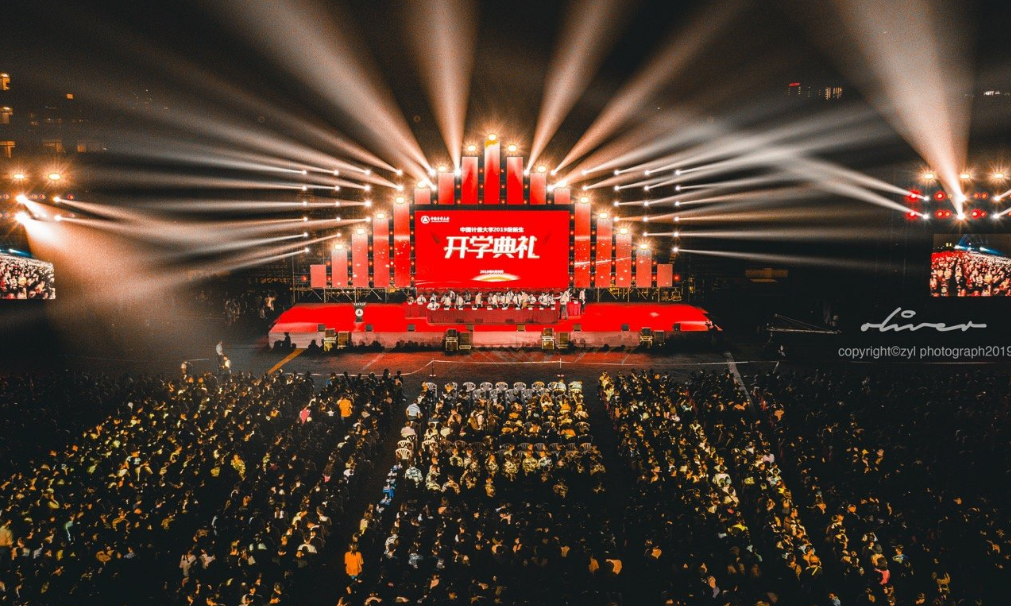 你们管这叫大学迎新晚会?不是,这些学校的新生也太幸福了吧!