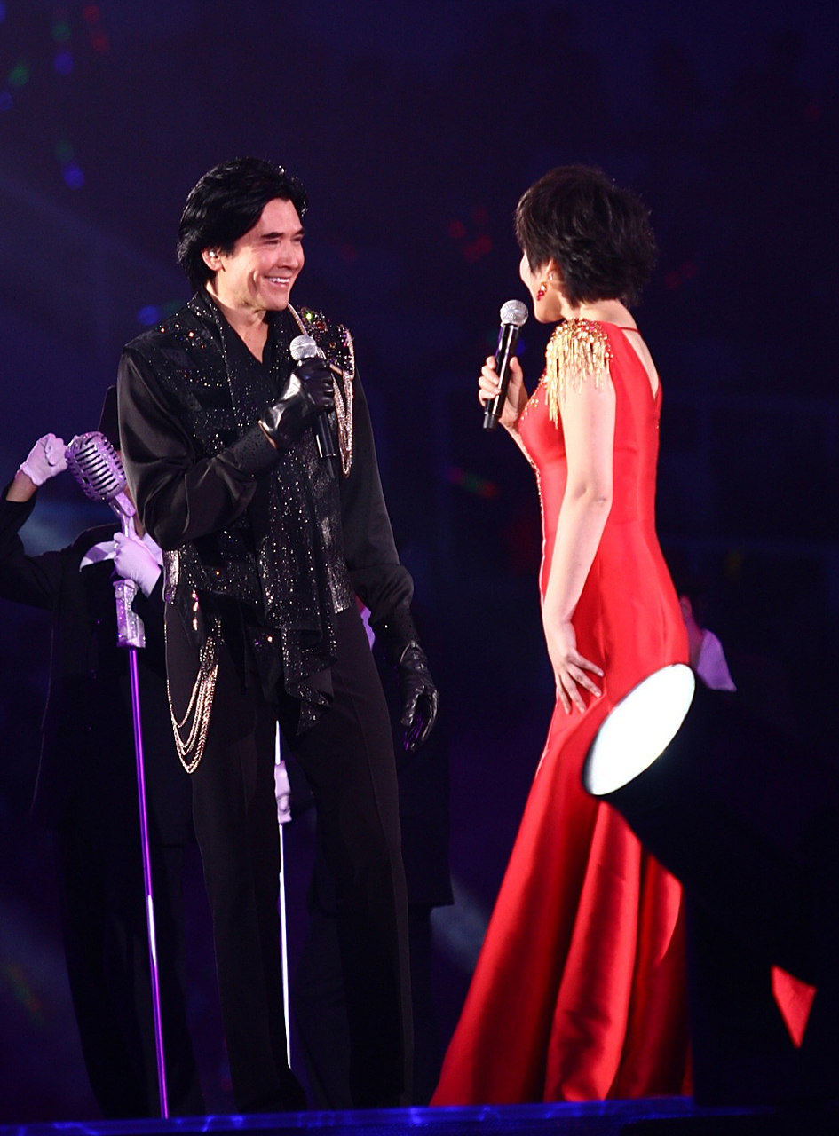 《相约九八》在1998年亮相,是王菲和那英的经典合作.