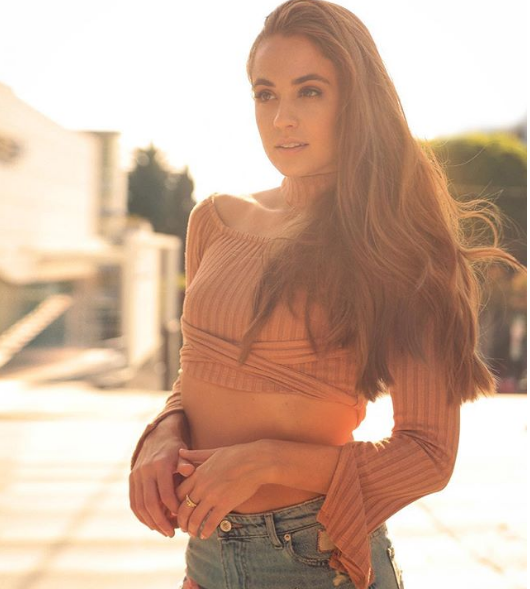 罗伯森女友瑞秋晒美照:在拉斯维加斯的最后一天