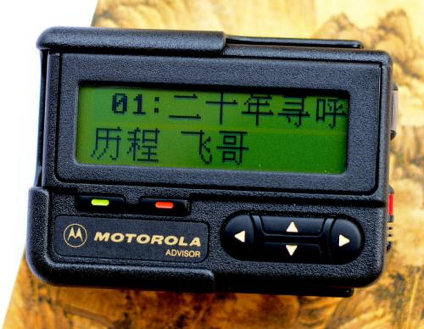 bb机:当年"腰挂bb机,手拿大哥大",绝对是成功人士的象征!#晒晒老物件