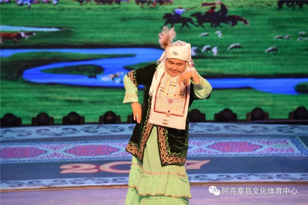 哈萨克族舞蹈黑走马  民族文化的瑰宝