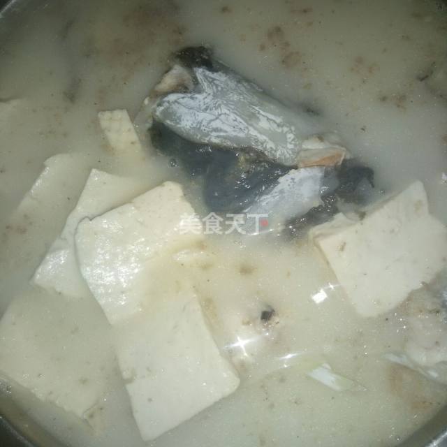 魚頭豆腐湯,很簡單,非常鮮,記住這幾個竅門,做給家人喝