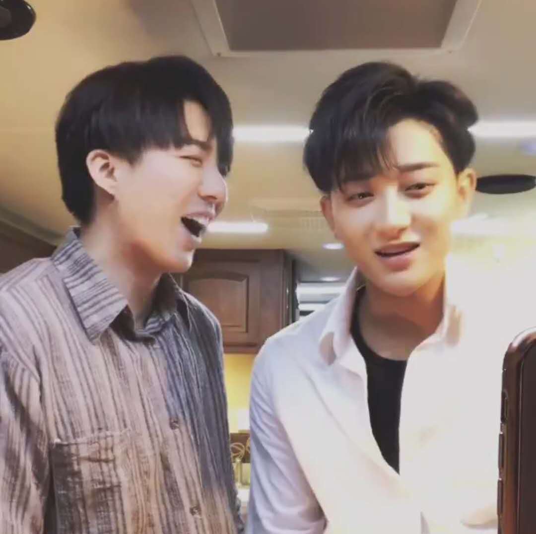 刘宇宁与黄子韬飙歌,对视激情四射却秒破功,网友:是认真的吗?