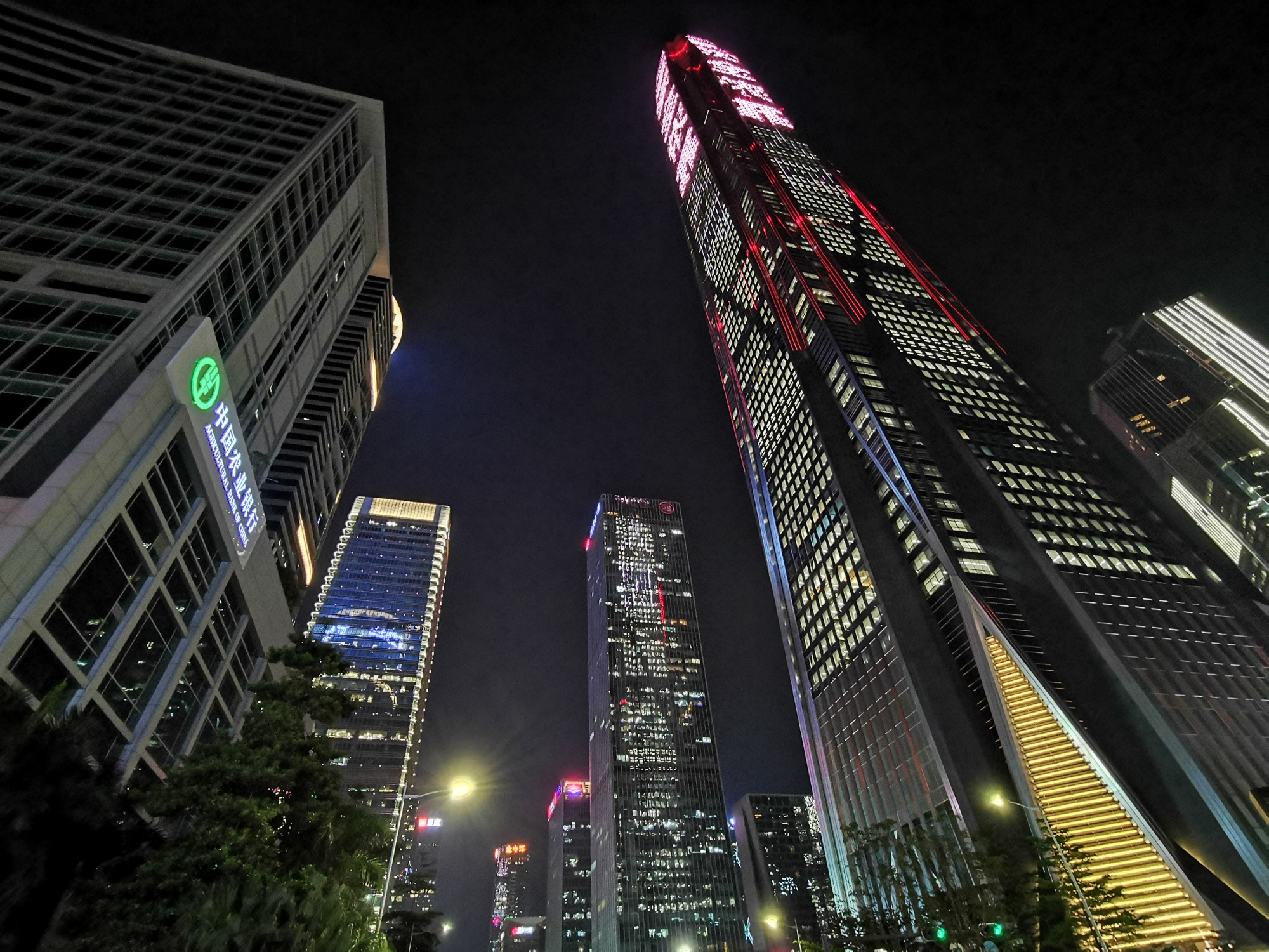 实拍深圳cbd夜景!这个全国绿化最好的cbd夜景怎么样?