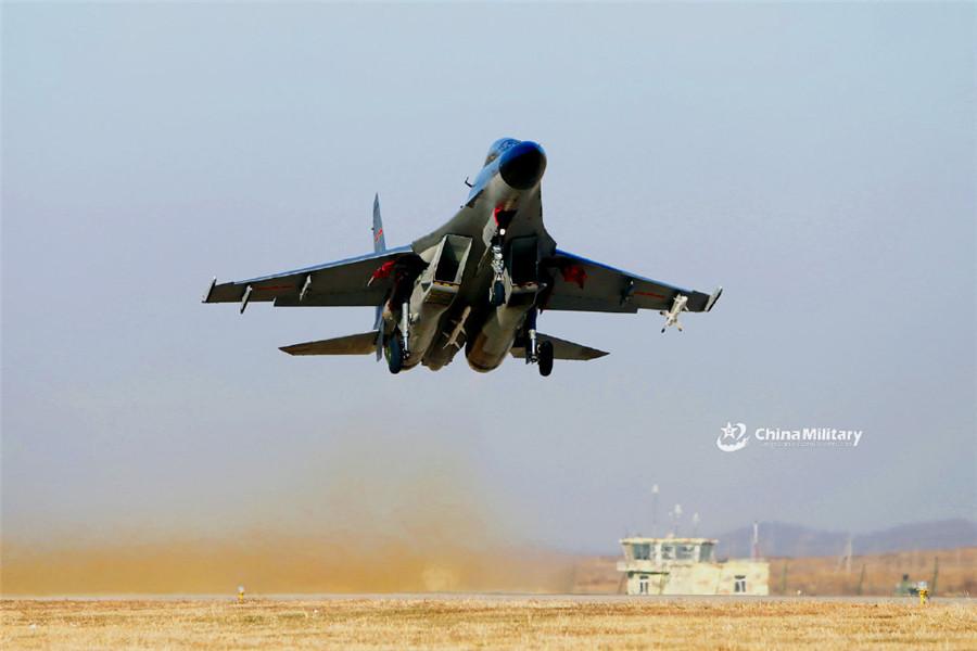 歼11战机严寒天气出击,展现优越作战性能