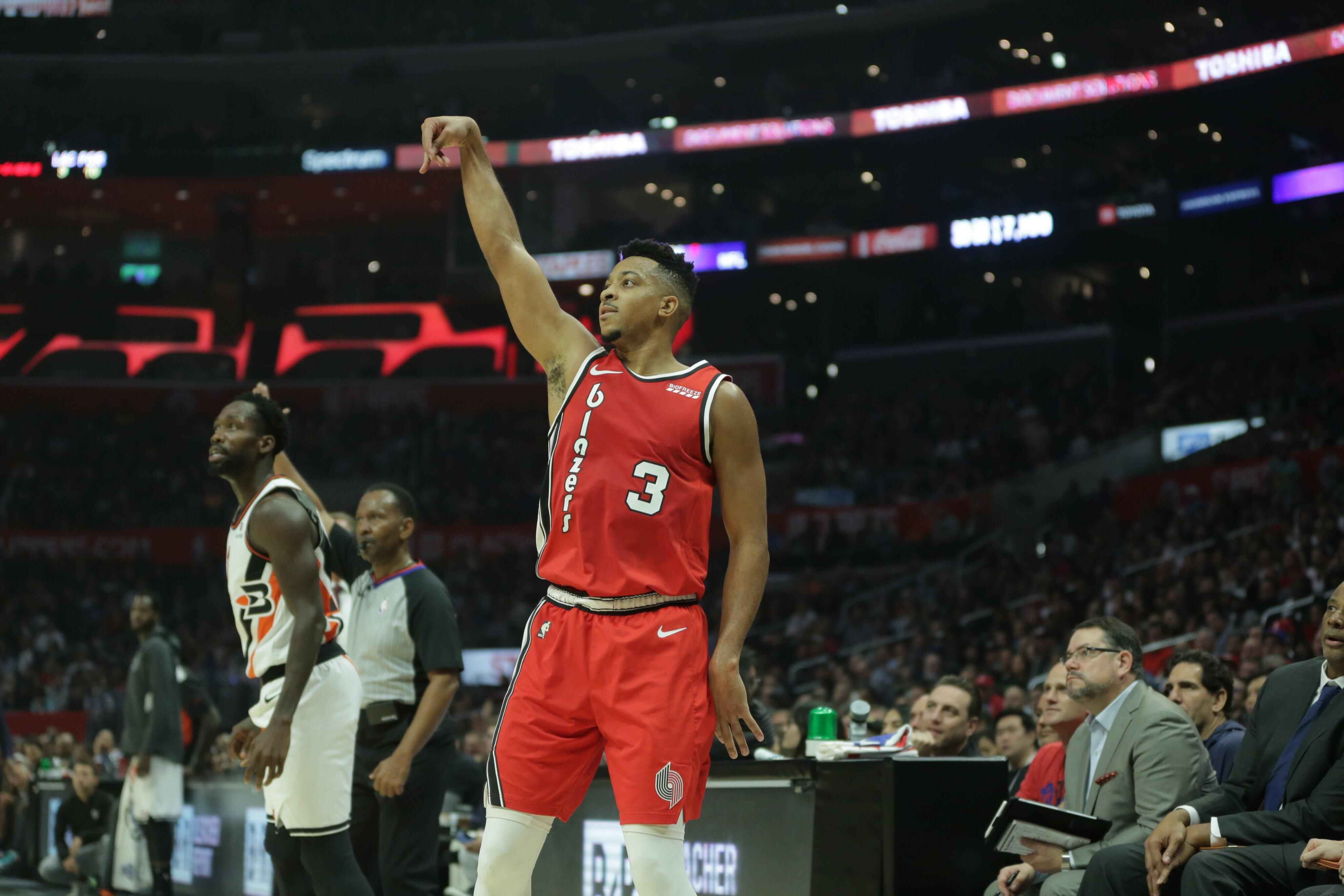 伦纳德复出轰27 13,双枪44分难救主,快船背靠背力克开拓者!