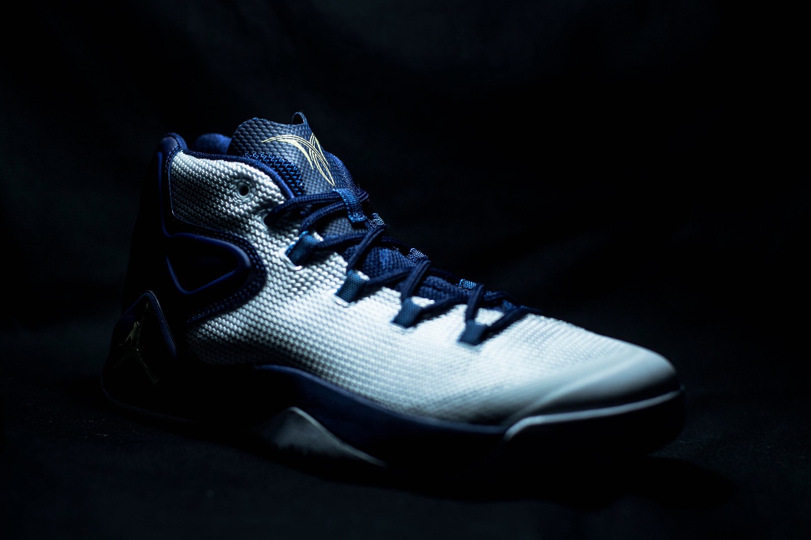 篮球史上三金第一人专属之melo 12开箱图赏