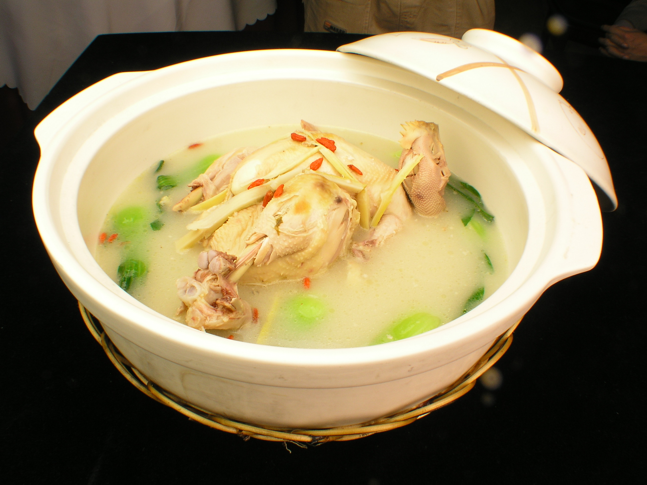 美食新花样:可以端上年夜饭桌的六道菜,顺滑爽口,香气扑鼻 本鸡煲