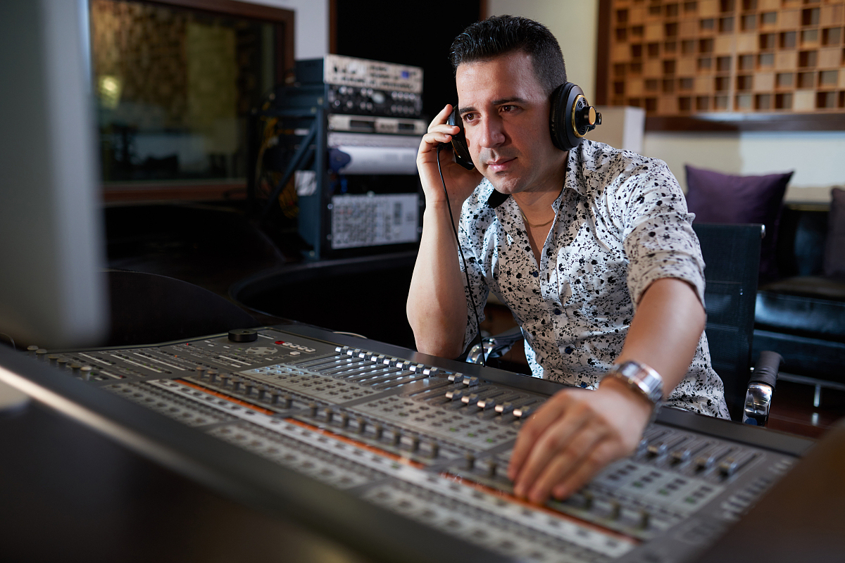 高级调音师是音响行业的专业职称,需具备学历,工作经验,技能和考试